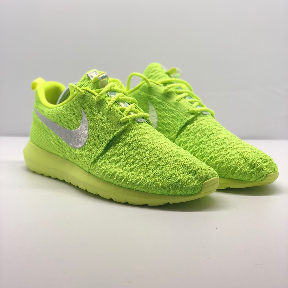 Women’s size 10 Nike Roshe Run Flyknit